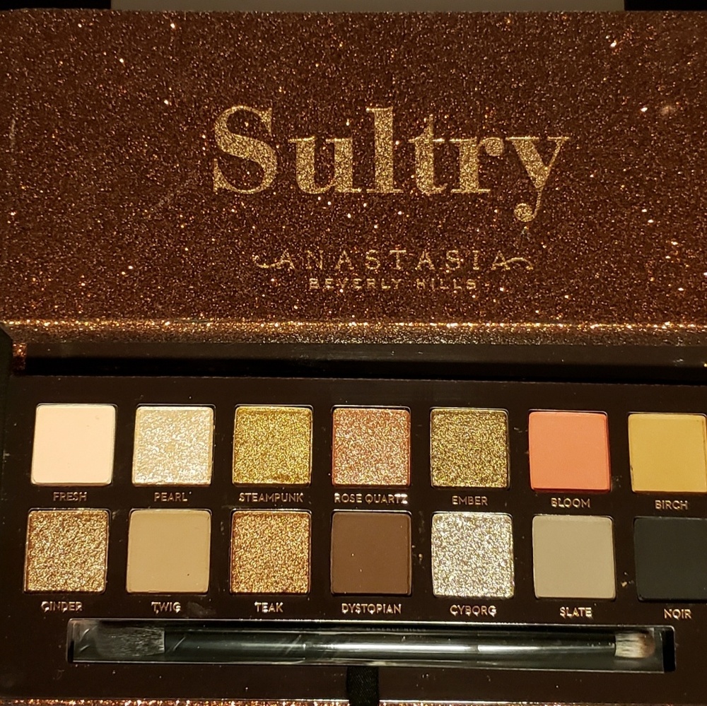 FREE GWP ABH Sultry Palette